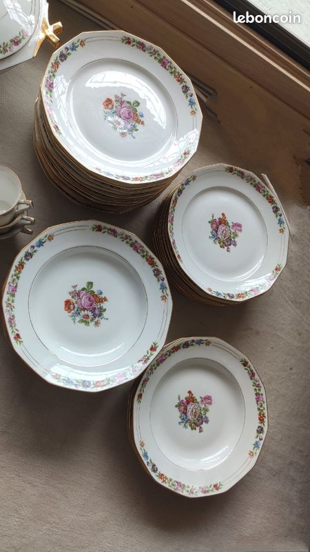Lot Vaisselle ancienne vintage 58 pièces Porcelaine de Limoges floral et dorures (image 10)