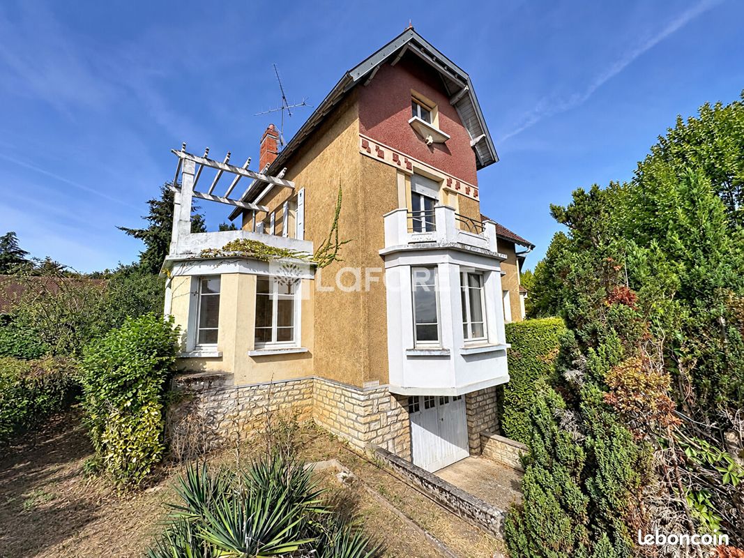 Maison 7 pièces 171 m² · à Gray · 171 m² · 135 000 €