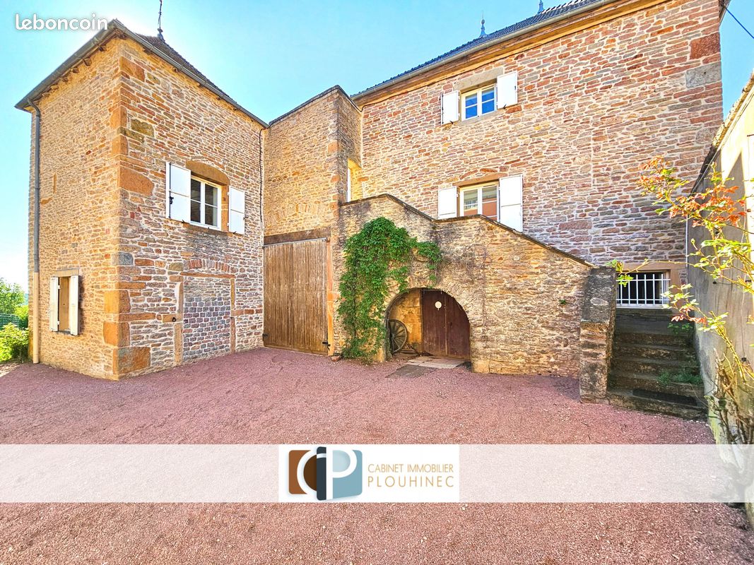 Propriété 7 pièces 216 m² (image 2)
