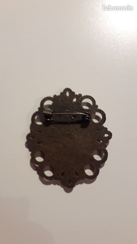 Broche peinte à la main (image 2)