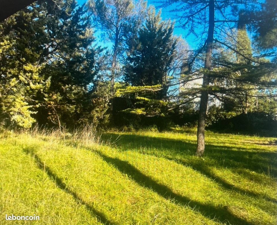 Terrain 400 m² · à Vailhauquès · 180 000 €