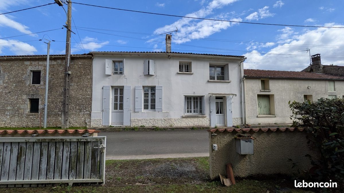 Maison 4 pièces 90 m² · à Saint-Simon-de-Pellouaille · 90 m² · 69 000 €