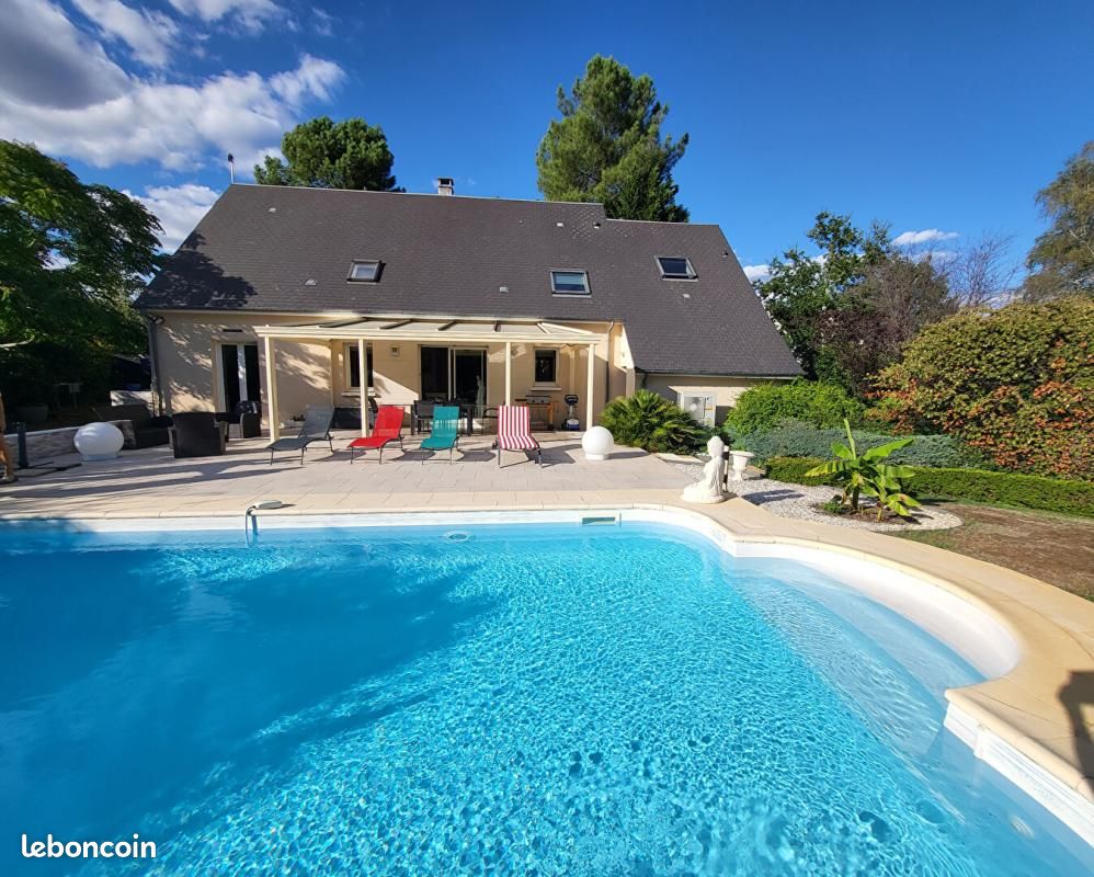 Maison 8 pièces 190 m² · à Guécélard · 190 m² · 397 500 €