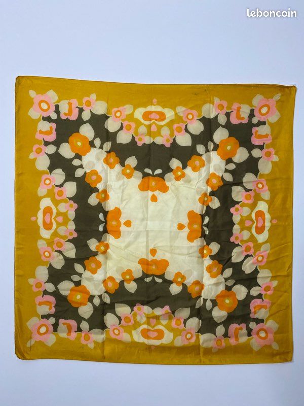 Carré de soie motif année 70 vintage 64x64 cm (image 2)