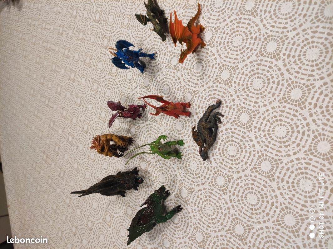 Lot de 10 petites figurines dragons (image 1)