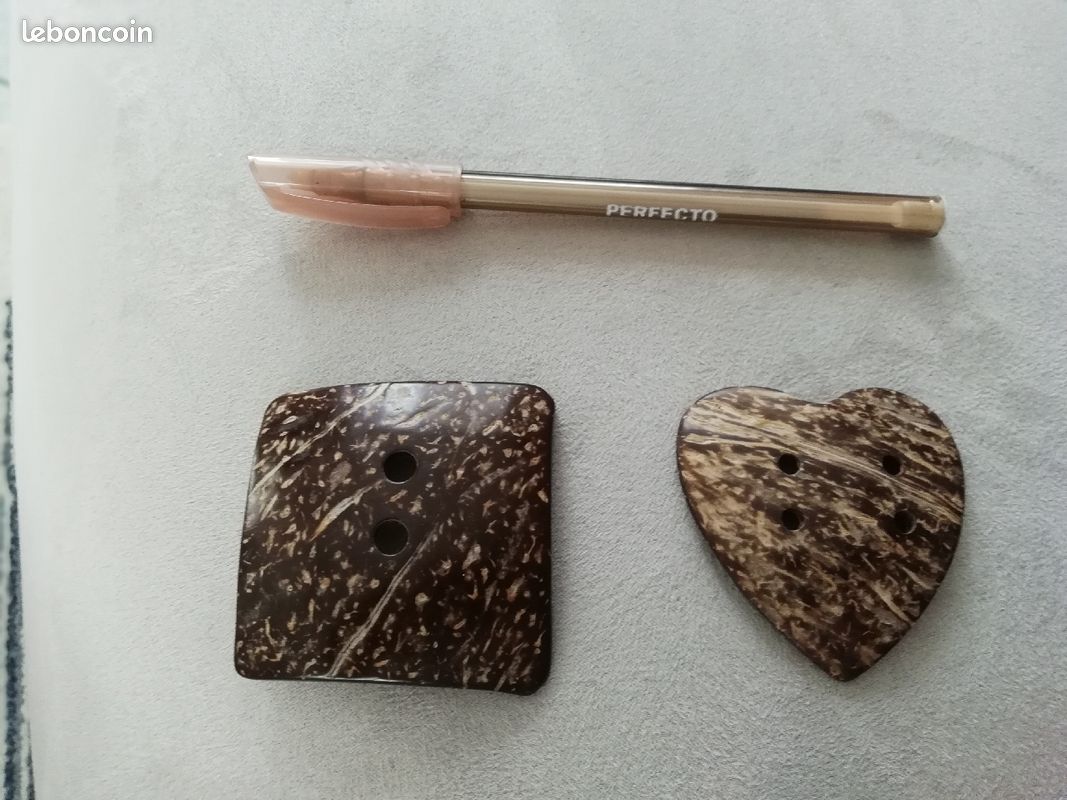 2 gros boutons en bois (image 4)