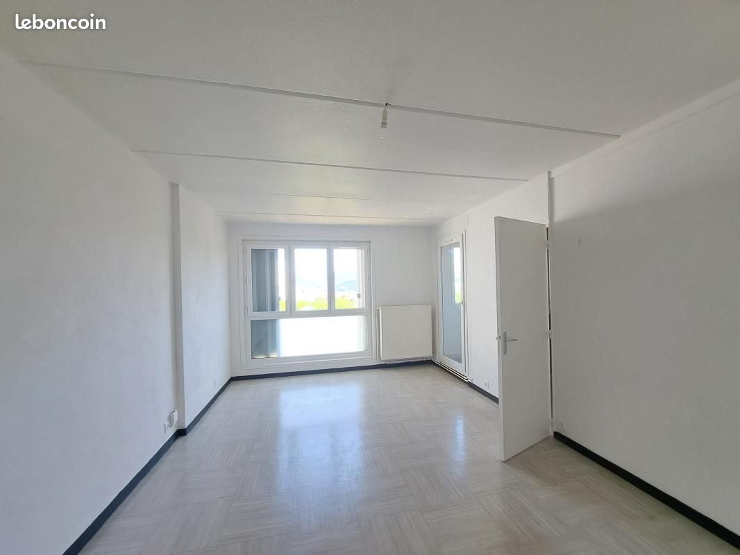 Appartement 3 pièces 64 m² · à Saint-Étienne · 64 m² · 466 €
