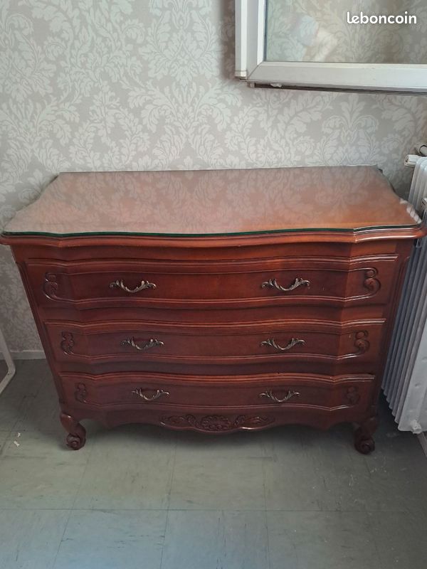 Commode (image 1)