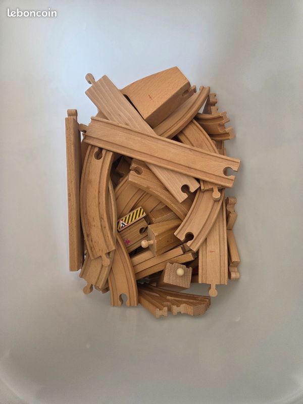 Train en bois (image 2)