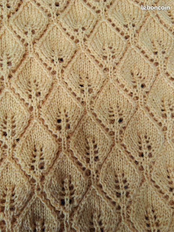 Châle triangle tricoté à la main modèle feuille1 (image 8)