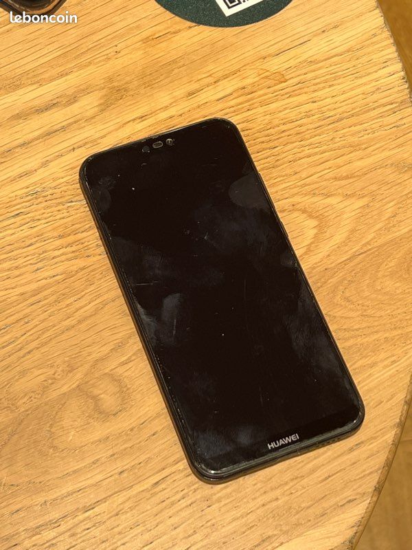 Téléphone portable Huawei P20 Lite - Téléphones & Objets connectés