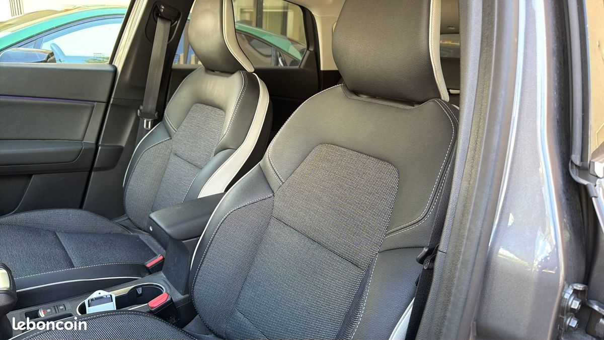 Renault captur tce 140 21 intens (image 11)