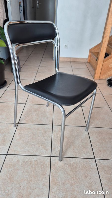 Chaise vintage métal chrome et assise noire – style moderne / industriel (image 2)
