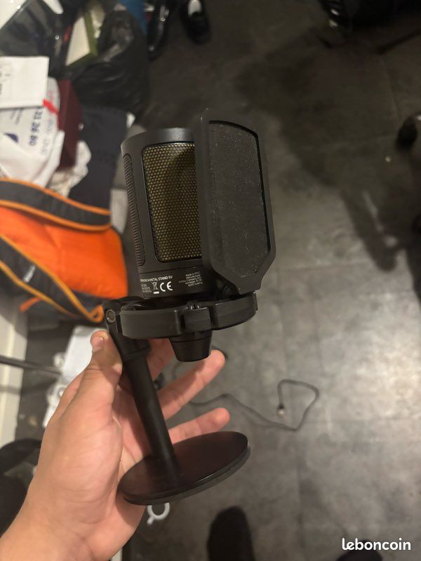 Microphone (image 1)