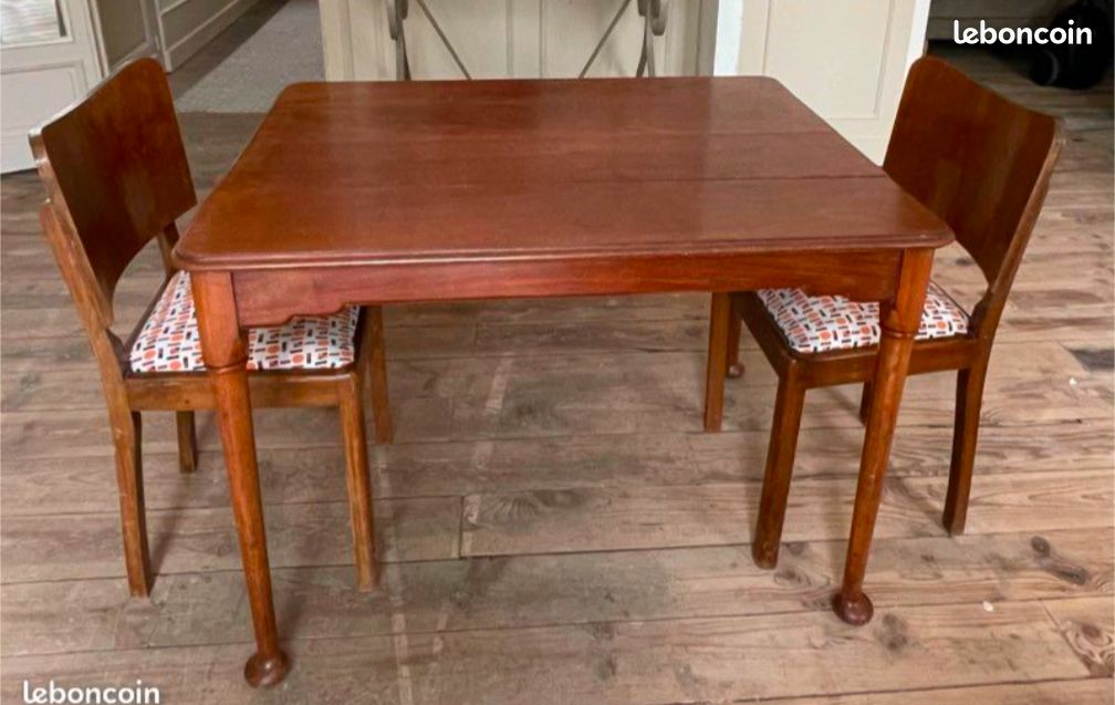 Table ancienne (image 1)
