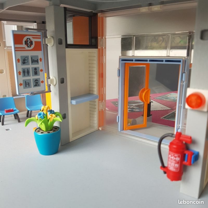 PLAYMOBIL Hôpital 70190 + extensions 6445 et 9848 (image 7)