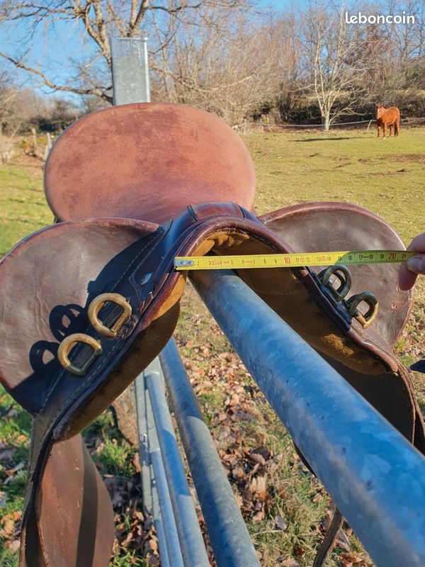 Selle De Cheval Australienne En Cuir Avec Corne - Stock