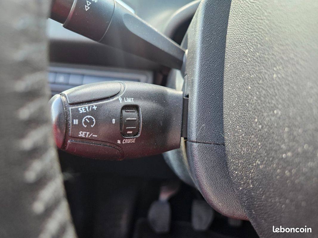 Peugeot 208 1.4l 70cv (image 13)
