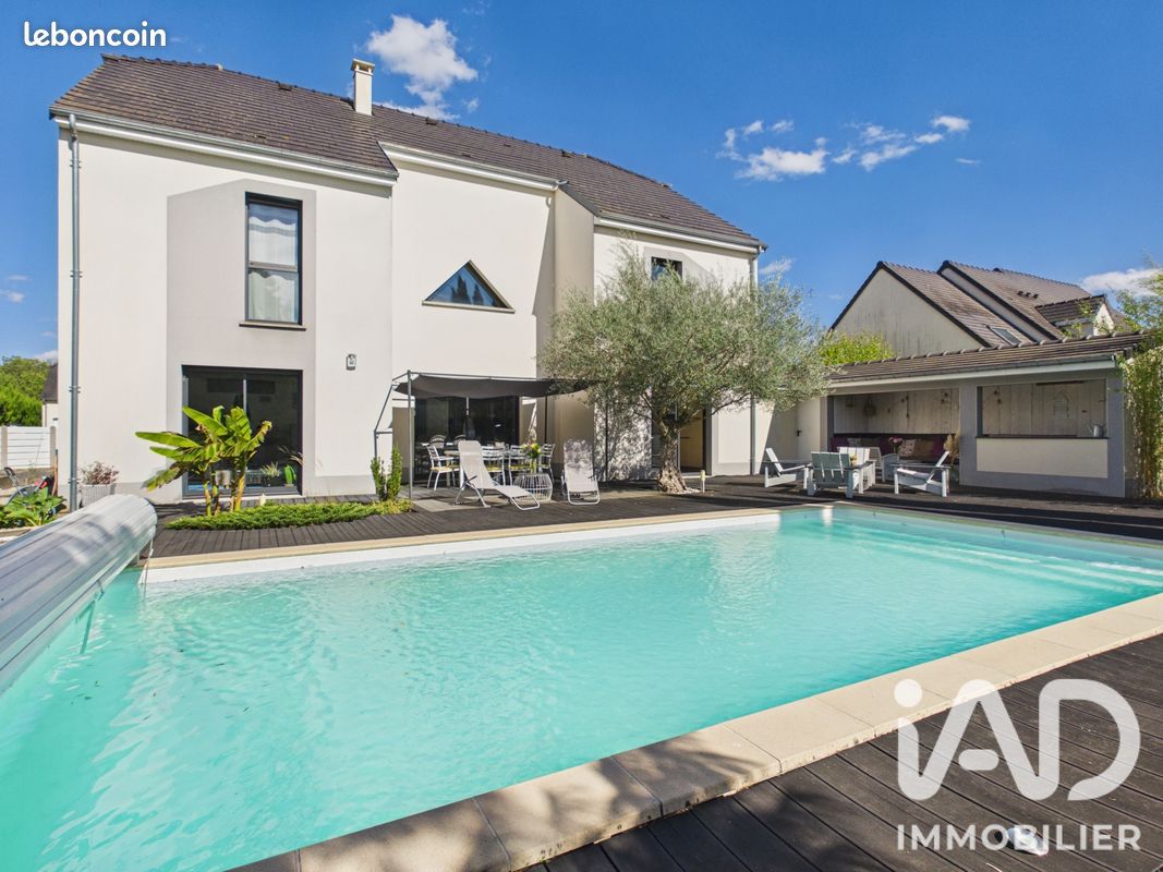 Maison 6 pièces 254 m² · à Saint-Julien-les-Villas · 254 m² · 598 000 €
