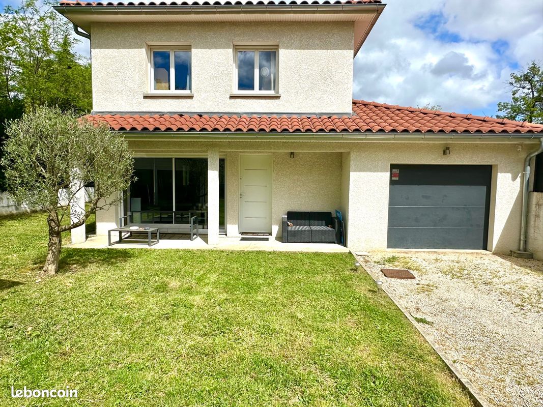 Maison 7 pièces 120 m² · à Écully · 120 m² · 2 000 €