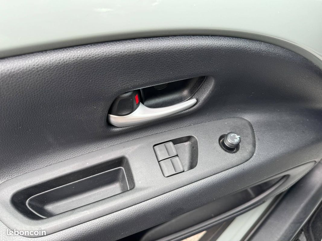 Toyota Aygo X 1.0 VVT-i 72ch Air Design MY24 (image 30)