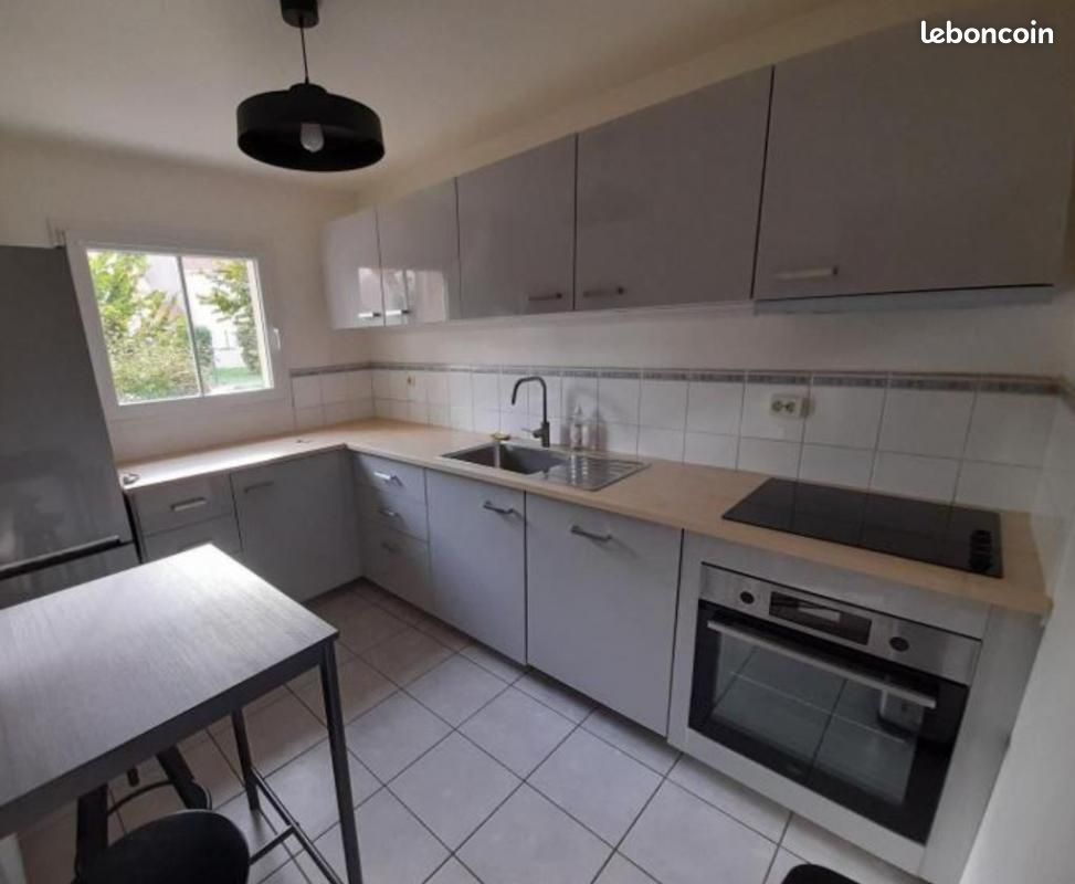 Appartement 1 pièce 88 m² - Poitiers 86000 (image principale 0)