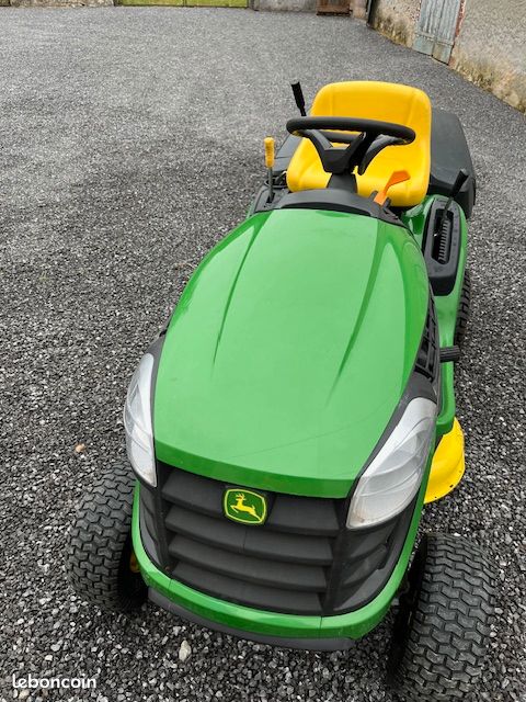 Tondeuse autoportée John Deere X115R – Bac de ramassage intégré – Très bon état (image 1)
