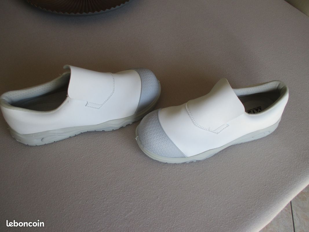 Chaussure de sécurité cuisine Taille 44 26 Euros (image 2)