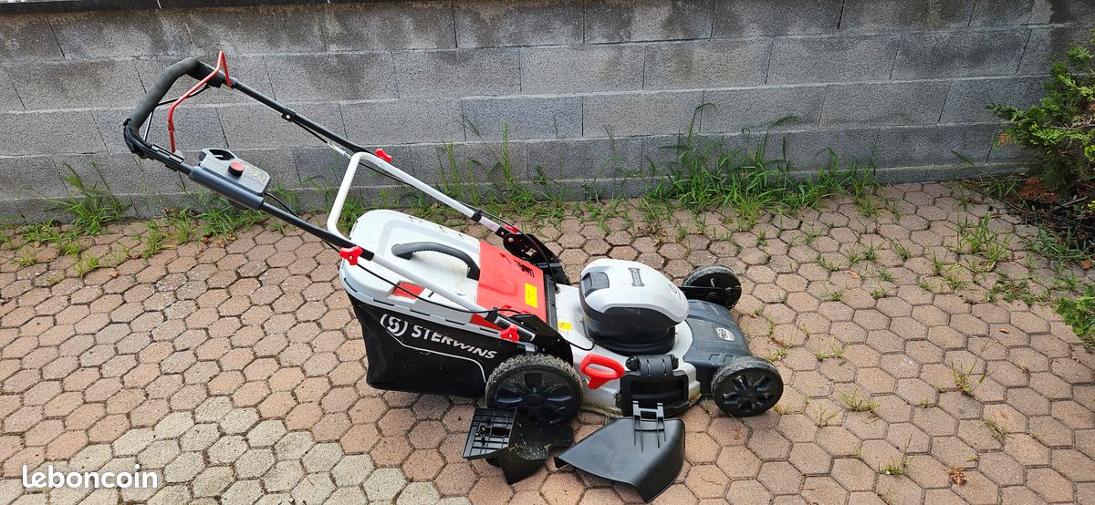 Tondeuse électrique autotractée Sterwins ELM2-46SP.4 1800 W – 46 cm (image 1)