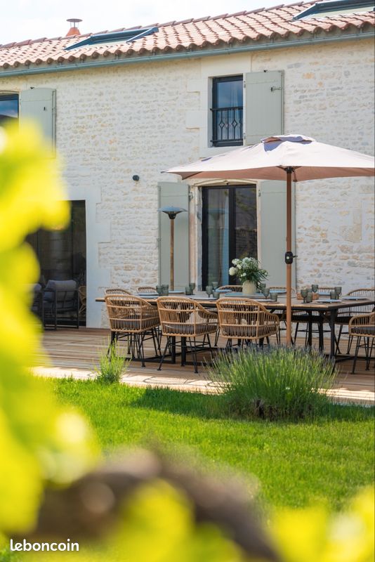 Maison 10 pièces 220 m² · à Thairé · 220 m² · 1 189 000 €