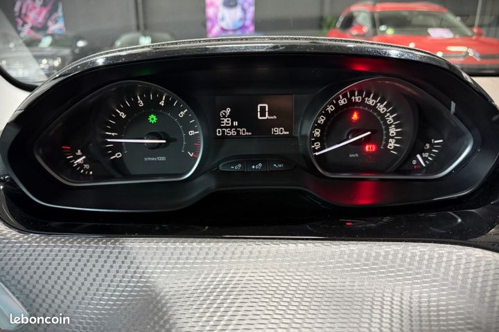 PEUGEOT 2008 1.2 82ch BVM5 Style Garantie 12 mois (image 14)
