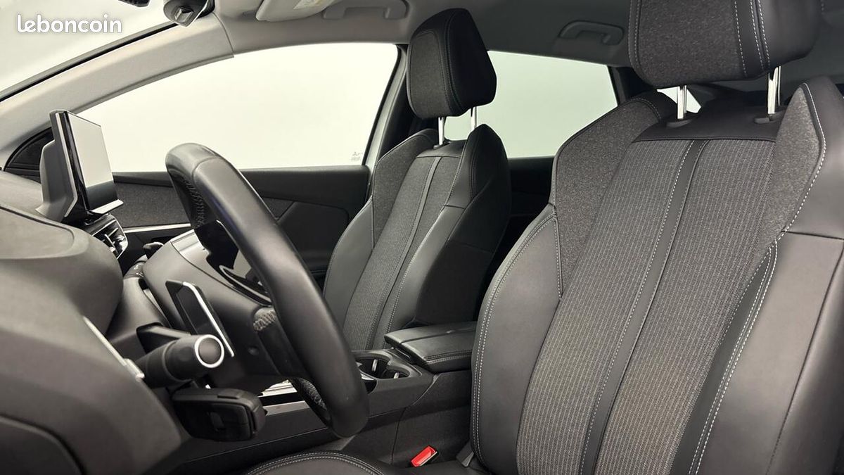 Peugeot 3008 1.6 HYBRID 225 E-EAT8 Allure Pack (image 12)