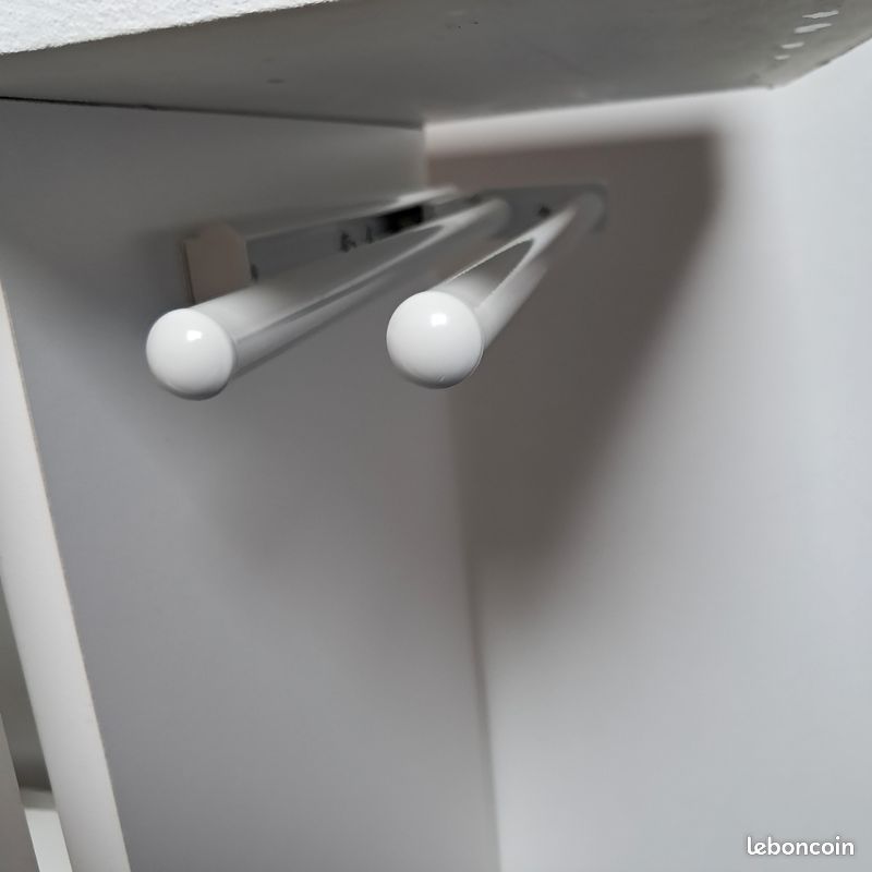 Meuble à suspendre avec vasque et porte-serviettes (image 11)