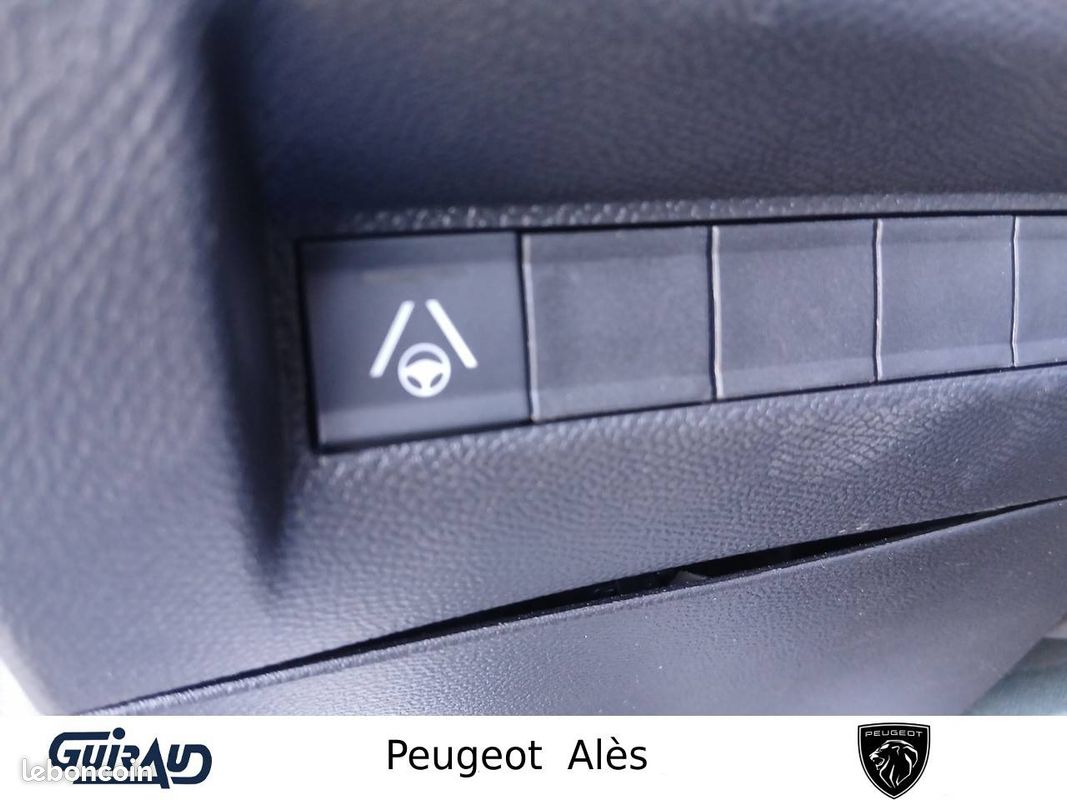 PEUGEOT 208 Hybrid 110 e-DCS6 GT (image 19)