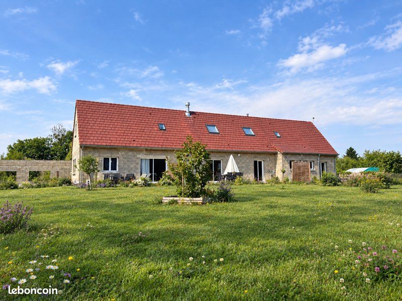 Maison 8 pièces 300 m² · à Charny Orée de Puisaye · 300 m² · 289 000 €