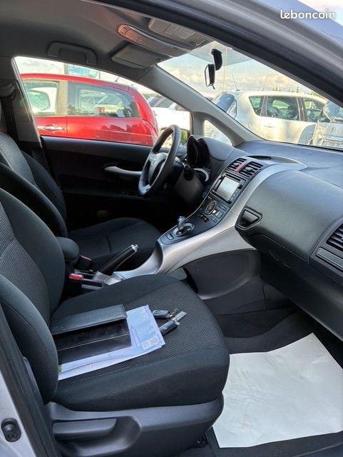 Toyota Auris Hybride 136h Dynamic 15 (image 10)
