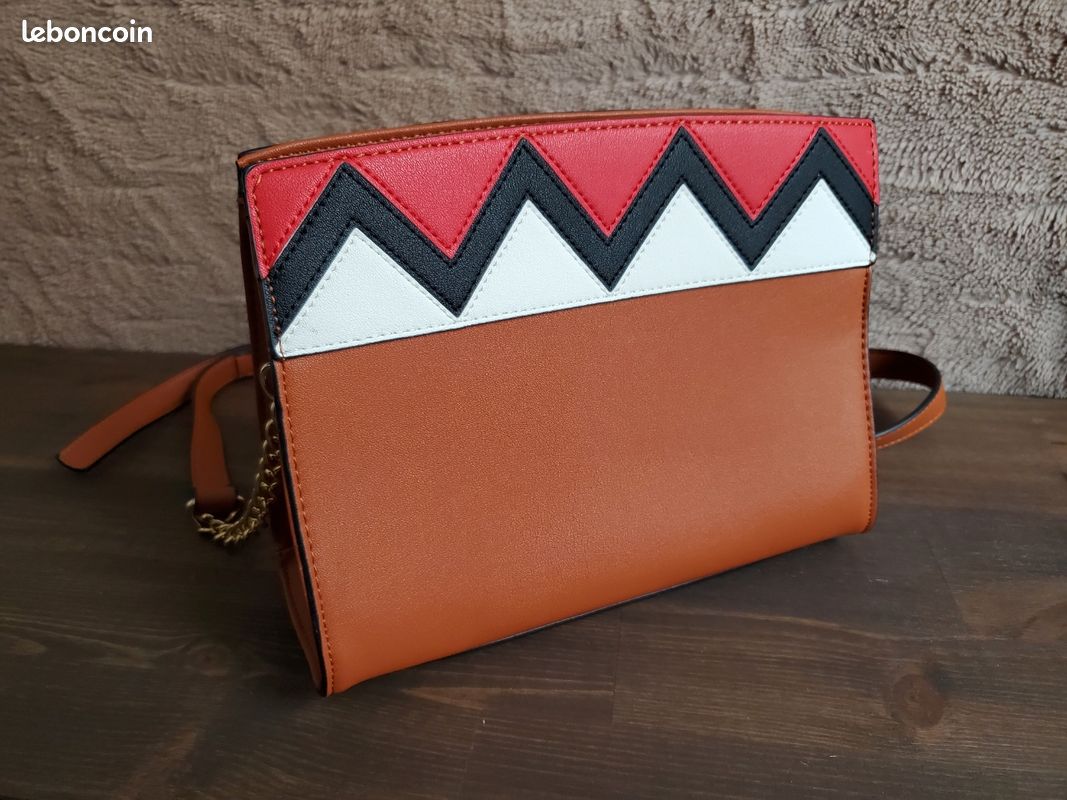 Sac bandoulière marron à motifs (image 1)