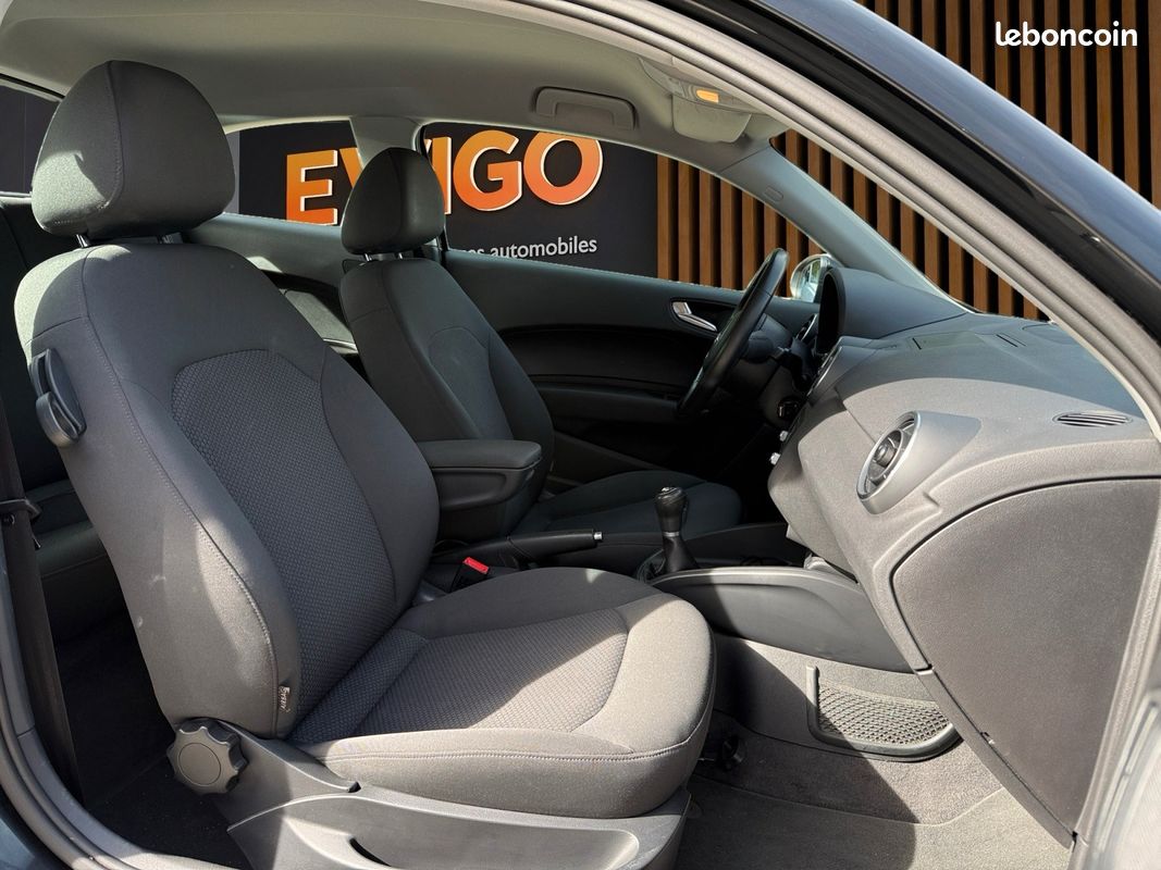AUDI A1 1.2 TFSI 90 CH AMBIENTE * SIEGES CHAUFFANTS * CLIMATISATION * CHAINE DISTRIBUTION CHANGEe (image 7)