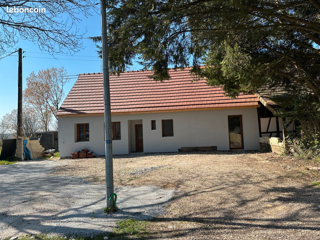 Maison 5 pièces 133 m² · à Sainte-Croix-en-Bresse · 133 m² · 175 000 €