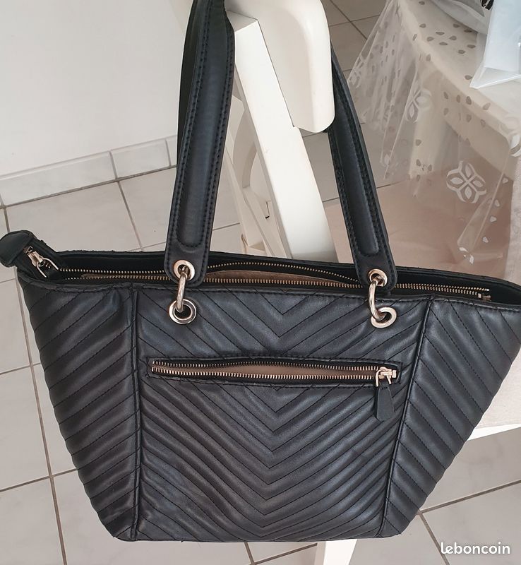 Sac Cabas Guess Sac Guess Grand Modele Grand Sac Guess Noir