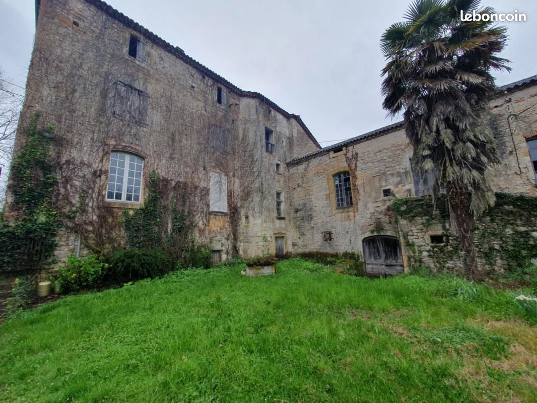 Maison 10 pièces 350 m² · à Puy-l'Évêque · 350 m² · 417 431 €