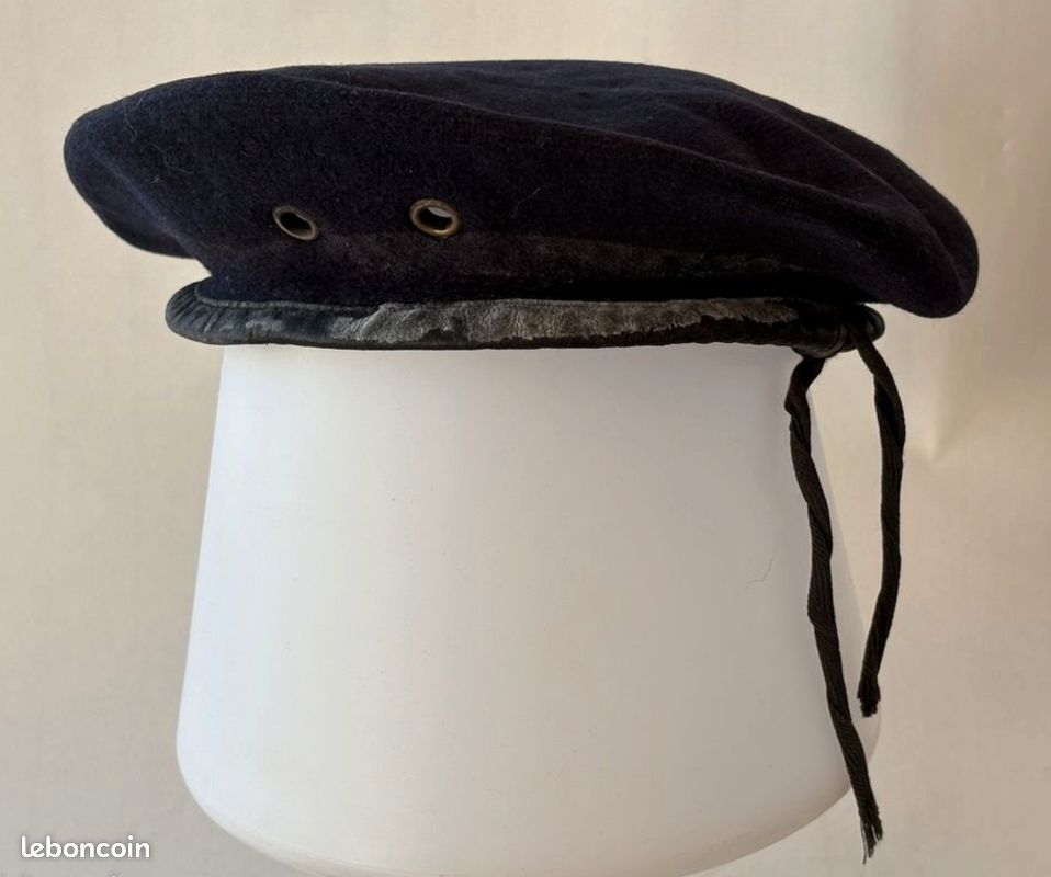 Beret bleu marine avec Insigne Commando de L'air - Béret et bacchis