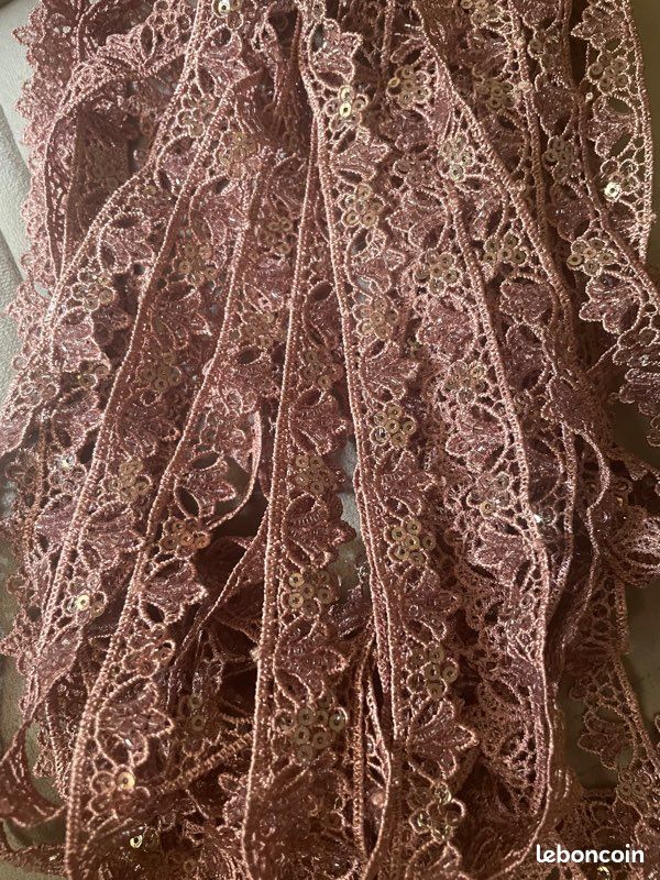 4 mètres de dentelle (image 2)