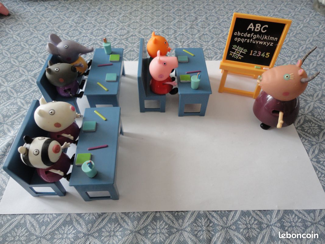 Peppa Pig Salle De Classe Avec 7 Figurines – Peppa, 5 Amis Et Madame Gazelle – Jouet éducatif Dès 3 Ans – Ref 4962