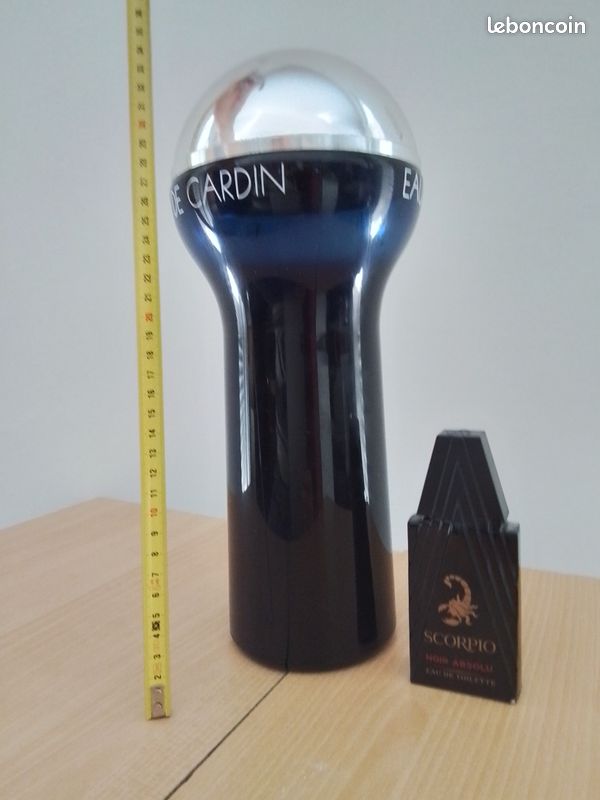 🌊 Flacon factice “Marine de Cardin” – Pièce d’exposition vintage (35 cm, 1,8 kg) Objet décoratif – Made in France – Pierre Cardin (image 3)