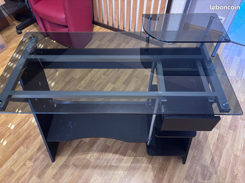 Bureau (image 1)