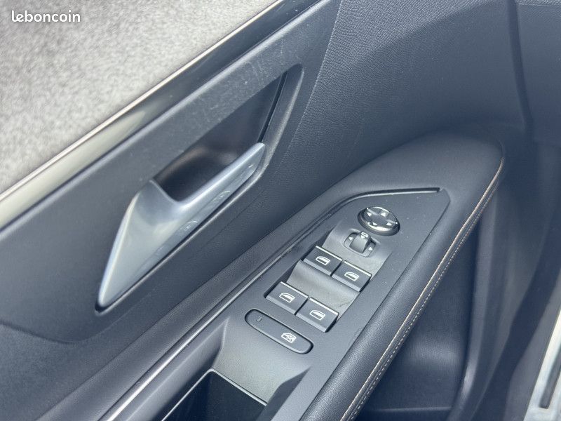 Peugeot 3008 1.5 BLUEHDI 130 CH S&S GT EAT8 (image 30)