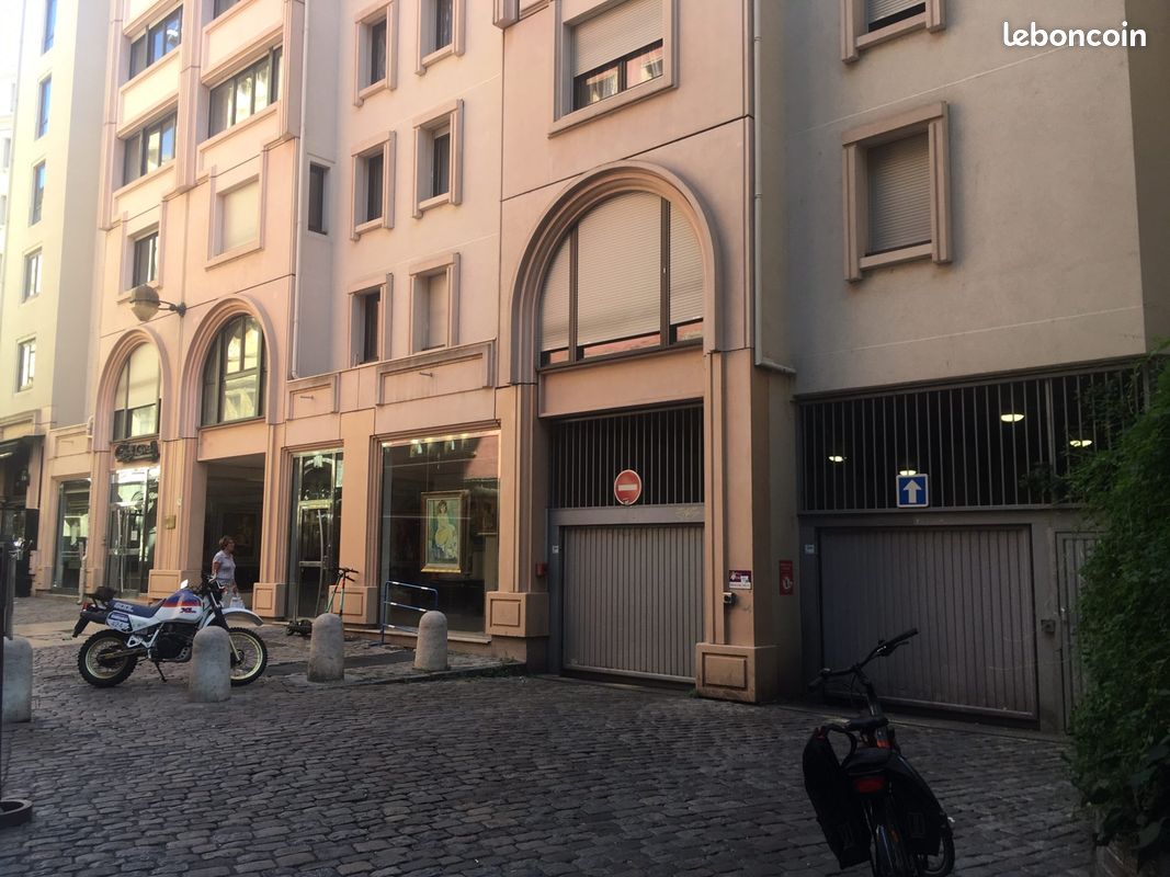 Parking 9 m² · à Lyon · 9 m² · 160 €
