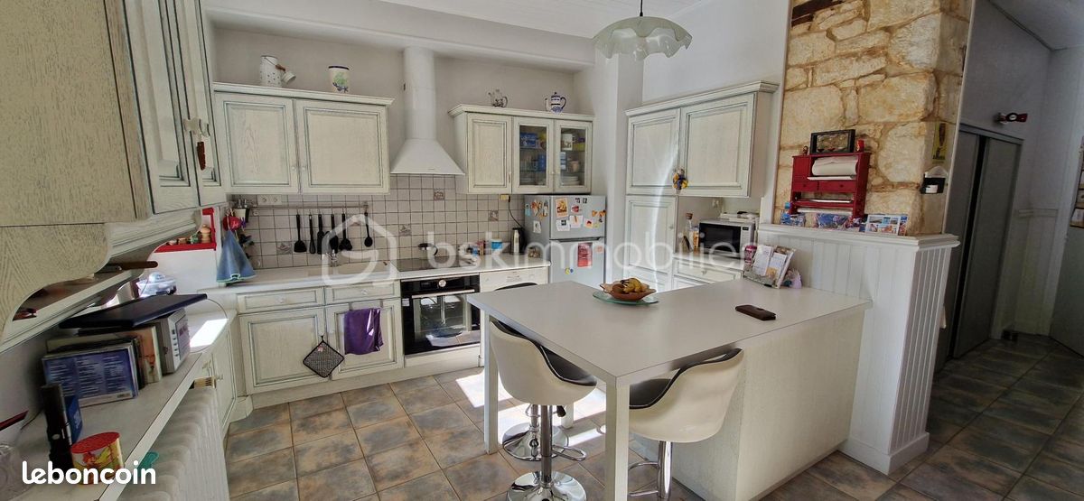 Maison 9 pièces 211 m² · à Valence-en-Poitou · 211 m² · 191 000 €