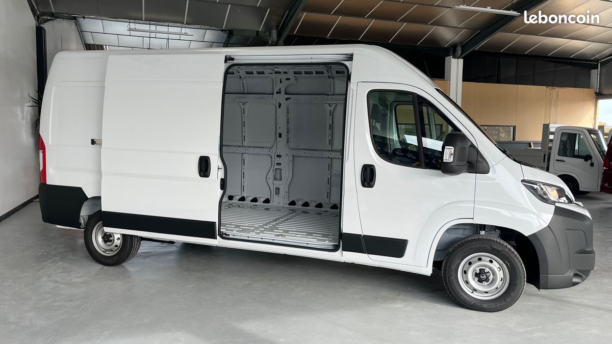 28 990 HT / NOUVEAU CITROEN JUMPER 35 L3H2 2.2 140 cv bvm6 BLANC neuf / tva recuperable (image 3)